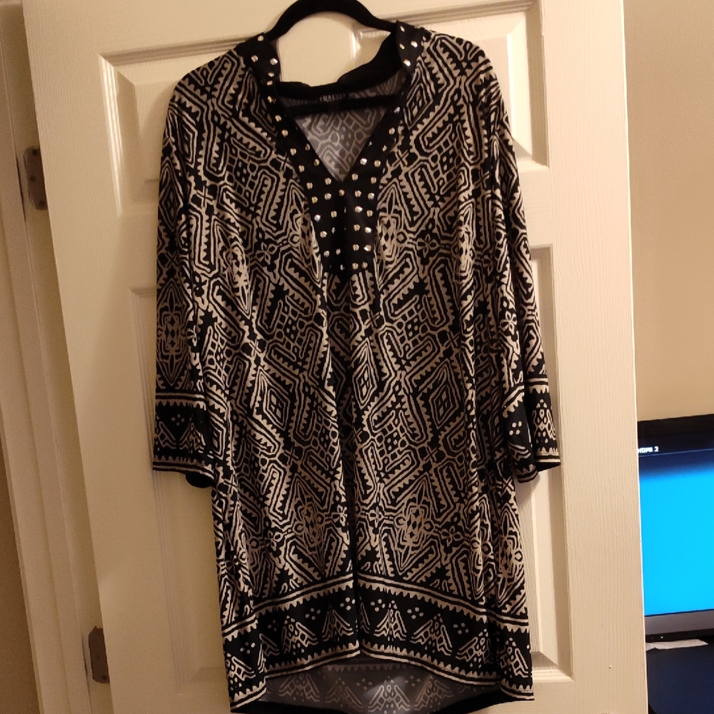 Forever 21 Black and Gray Patterned Top